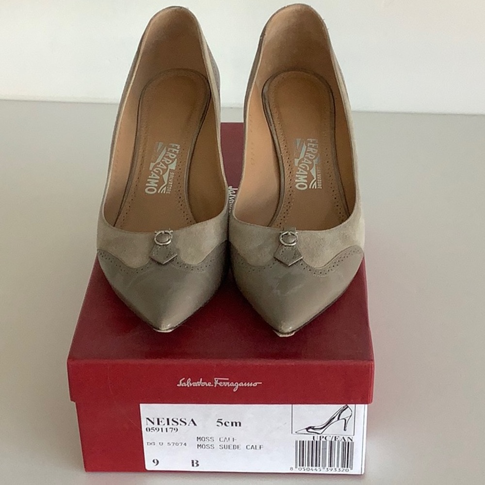 Women’s Ferragamo Neisse Taupe Suede Heels 9B